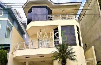 Imagem: A casa em condomínio possui 4 Dormitórios, 5 Banheiros, 5