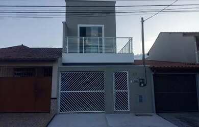 Imagem: A casa possui 3 Dormitórios, 3 Banheiros, 1 Vaga na garagem