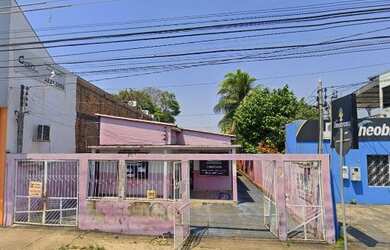 Imagem: A casa possui 3 Dormitórios, 1 Banheiro e 1 Vaga na garagem