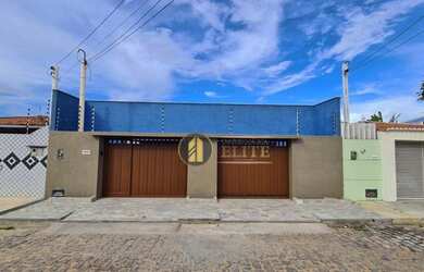 Imagem: A casa possui 3 Dormitórios, 1 Banheiro, 3 Vagas na garagem