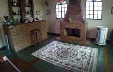 Imagem: A casa possui 4 Dormitórios, 4 Banheiros, 4 Vagas na garagem