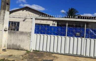 Imagem: A casa possui 2 Dormitórios, 1 Banheiro, 1 Vaga na garagem