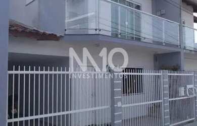 Imagem: A casa possui 4 Dormitórios, 2 Banheiros, 1 Vaga na garagem