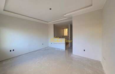 Imagem 2: Excelente casa linear com terraço, a uma quadra da rodovia, com 3 quartos...