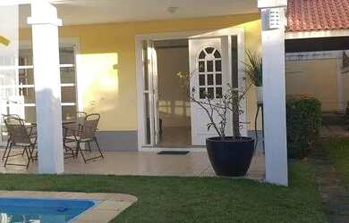 Imagem: A casa possui 4 Dormitórios, 3 Banheiros, 2 Vagas na garagem