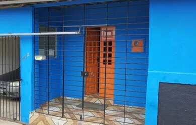 Imagem: A casa possui 2 Dormitórios, 1 Banheiro e 1 Vaga na garagem