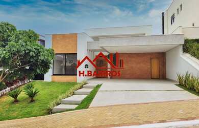 Imagem: A casa em condomínio possui 4 Dormitórios, 2 Banheiros, 2