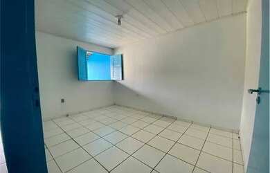 Imagem: A casa possui 2 Dormitórios, 1 Banheiro, 1 Vaga na garagem