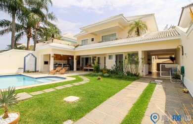 Imagem: A casa em condomínio possui 4 Dormitórios, 5 Banheiros, 4