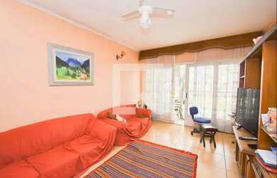 Imagem: A casa possui 3 Dormitórios, 3 Banheiros, 5 Vagas na garagem