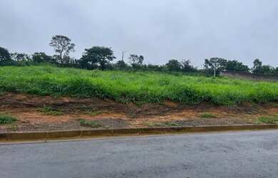 Imagem: O terreno possui 732m² de Área e está localizado em Santa