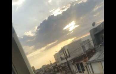 Imagem: A casa possui 3 Dormitórios, 2 Banheiros, 1 Vaga na garagem