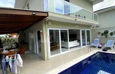 Imagem: A casa em condomínio possui 5 Dormitórios, 5 Banheiros, 3