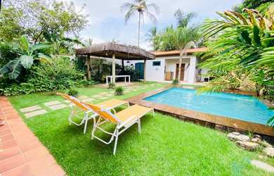 Imagem: A casa possui 4 Dormitórios, 2 Banheiros, 3 Vagas na garagem