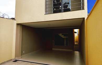 Imagem: A casa possui 3 Dormitórios, 4 Banheiros, 3 Vagas na garagem