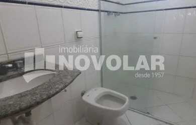 Imagem: A casa possui 3 Dormitórios, 5 Banheiros, 2 Vagas na garagem