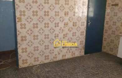 Imagem: A casa possui 1 Dormitório, 1 Banheiro, 1 Vaga na garagem