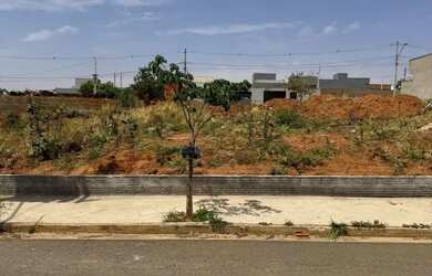 Imagem: O terreno possui 200m² de Área e está localizado em São
