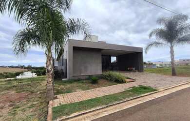 Imagem: A casa em condomínio possui 3 Dormitórios, 4 Banheiros, 4