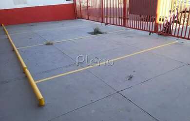 Imagem: O depósito possui 4 Vagas na garagem e 660m² de Área e está