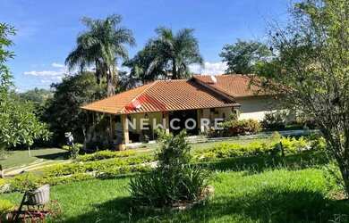 Imagem: A casa possui 5 Dormitórios, 5 Banheiros, 5 Vagas na garagem