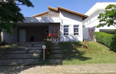 Imagem: A casa em condomínio possui 3 Dormitórios, 3 Banheiros, 4