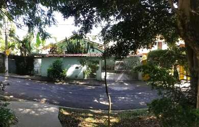 Imagem: A casa possui 3 Dormitórios, 4 Banheiros, 4 Vagas na garagem