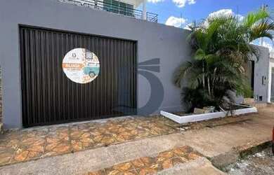 Imagem: A casa possui 3 Dormitórios, 5 Banheiros, 2 Vagas na garagem