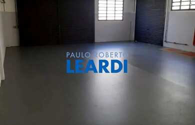 Imagem: O depósito possui 2 Vagas na garagem, 1.403m² de Área e