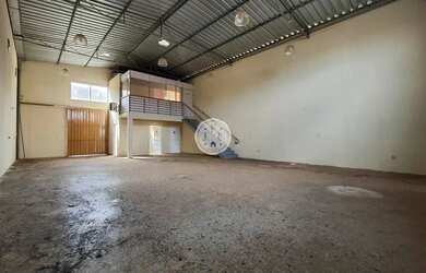 Imagem: O depósito possui 5 Vagas na garagem, 188m² de Área, Imóvel