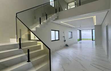 Imagem: A casa em condomínio possui 4 Dormitórios, 5 Banheiros, 4