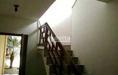 Imagem 8: Casa residencial disponível para venda e locação no bairro Santa Mônica...