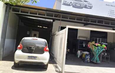 Imagem: A casa possui 2 Dormitórios, 2 Banheiros, 3 Vagas na garagem