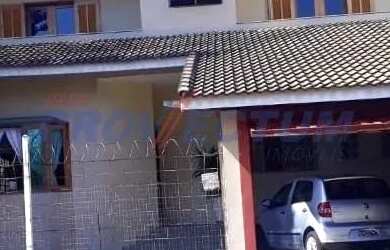 Imagem: A casa possui 3 Dormitórios, 4 Banheiros, 3 Vagas na garagem