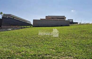 Imagem: O terreno possui 640m² de Área e está localizado em Loteamento