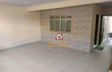 Imagem: A casa possui 3 Dormitórios, 2 Banheiros, 2 Vagas na garagem