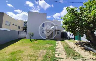 Imagem: A casa em condomínio possui 4 Dormitórios, 2 Banheiros, 5