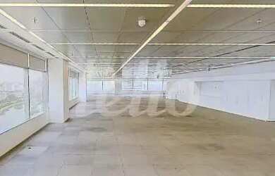 Imagem: O depósito possui 5 Vagas na garagem, 1.672m² de Área e