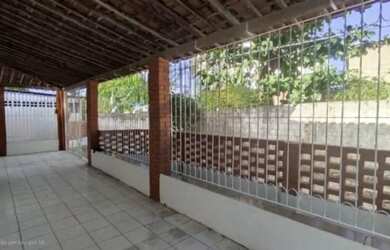 Imagem 2: Casa em Rio Doce com 200m2 de área construída próximo a praia