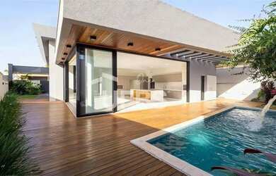 Imagem: A casa em condomínio possui 3 Dormitórios, 4 Banheiros, 3