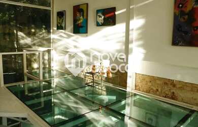 Imagem: A casa possui 5 Dormitórios, 5 Banheiros, 2 Vagas na garagem