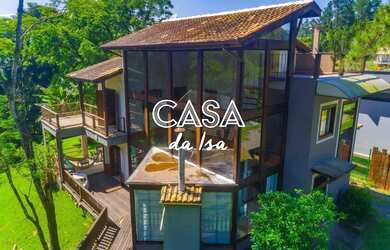 Imagem: A casa possui 3 Dormitórios, 2 Banheiros, 4 Vagas na garagem