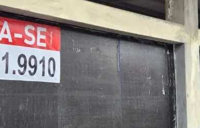 Imagem: O depósito possui 4 Vagas na garagem, 240m² de Área e está