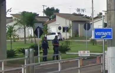 Imagem: A casa em condomínio possui 3 Dormitórios, 2 Banheiros, 2