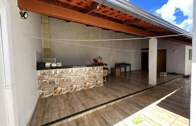 Imagem: A casa em condomínio possui 2 Dormitórios, 2 Banheiros, 4