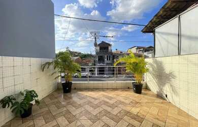 Imagem: A casa possui 3 Dormitórios, 4 Banheiros, 1 Vaga na garagem