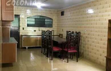 Imagem: A casa possui 4 Dormitórios, 3 Banheiros, 2 Vagas na garagem