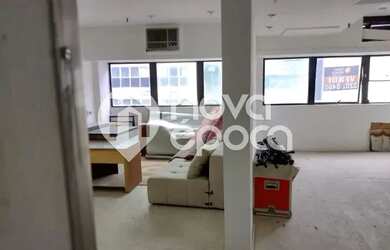 Imagem: O depósito possui 2 Vagas na garagem e 29m² de Área e está