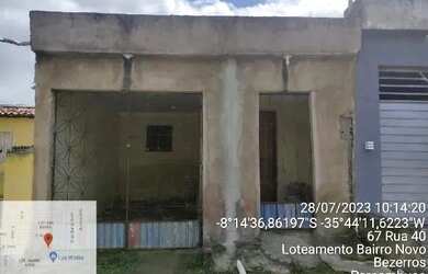 Imagem: A casa possui 2 Dormitórios, 1 Banheiro, 1 Vaga na garagem