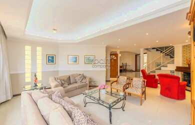 Imagem: A casa possui 3 Dormitórios, 3 Banheiros, 4 Vagas na garagem